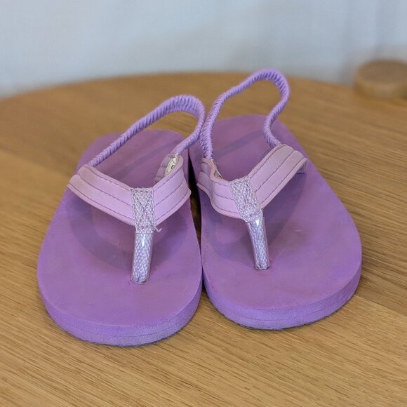 FREE WITH PURCHASE Oshkosh Flip Flops with Back Strap - Picture 2 of 4